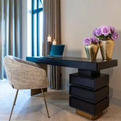 Richmond Interiors Richmond Bureau Connar Zwart 140cm